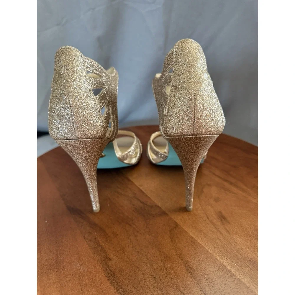 Blue By Betsey Johnson Champagne SB-Tee Sparkle T-Strap Heels Women's Size 9 - Picture 3 of 13